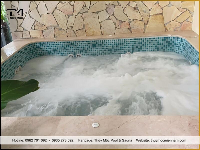 Bể sục Jacuzzi hình vuông tầng 2