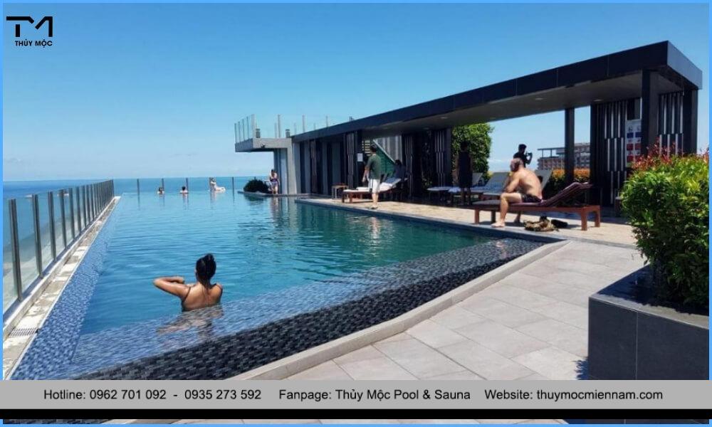Bảo trì các thiết bị hồ bơi trên sân thượng