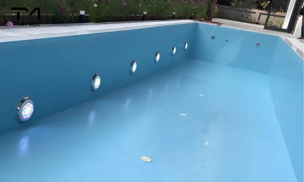 gắn đèn và kiểm tra hồ bơi jacuzzi